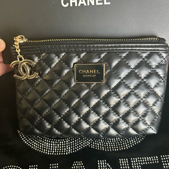 CHANEL VIP GWP Black Mekeup Pouch - Picture 6 of 15
